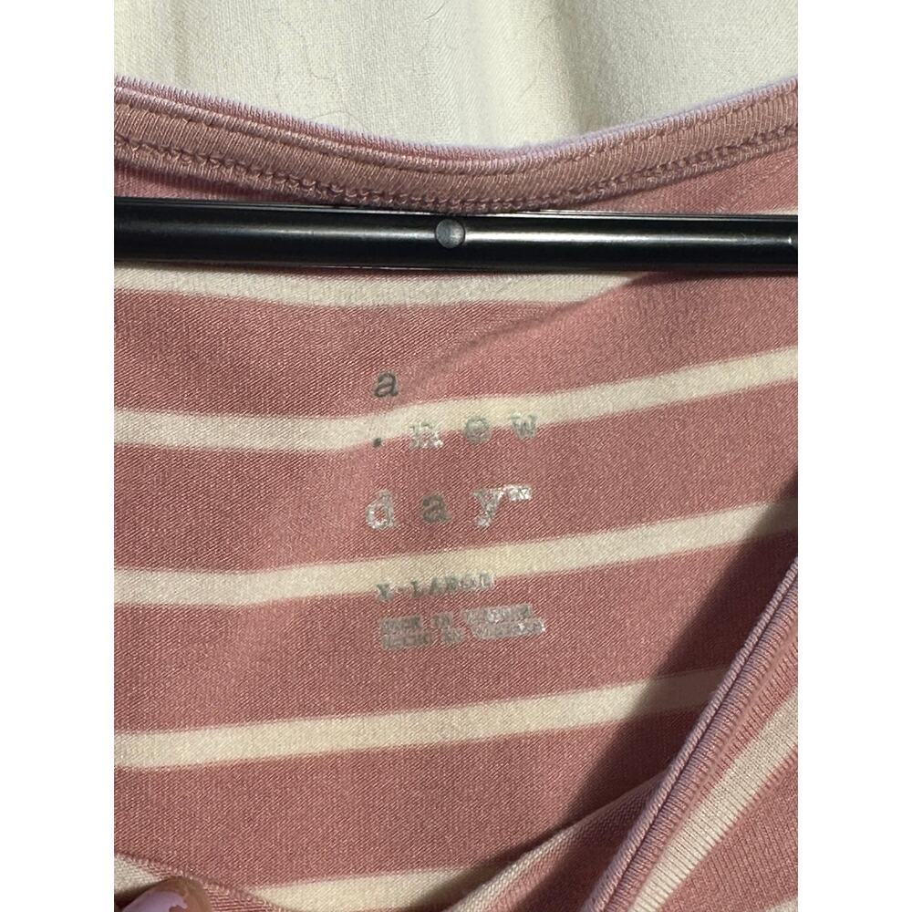 P2P 22-26” | Pink Striped Soft Shirt | XL New Day - Picture 2 of 4